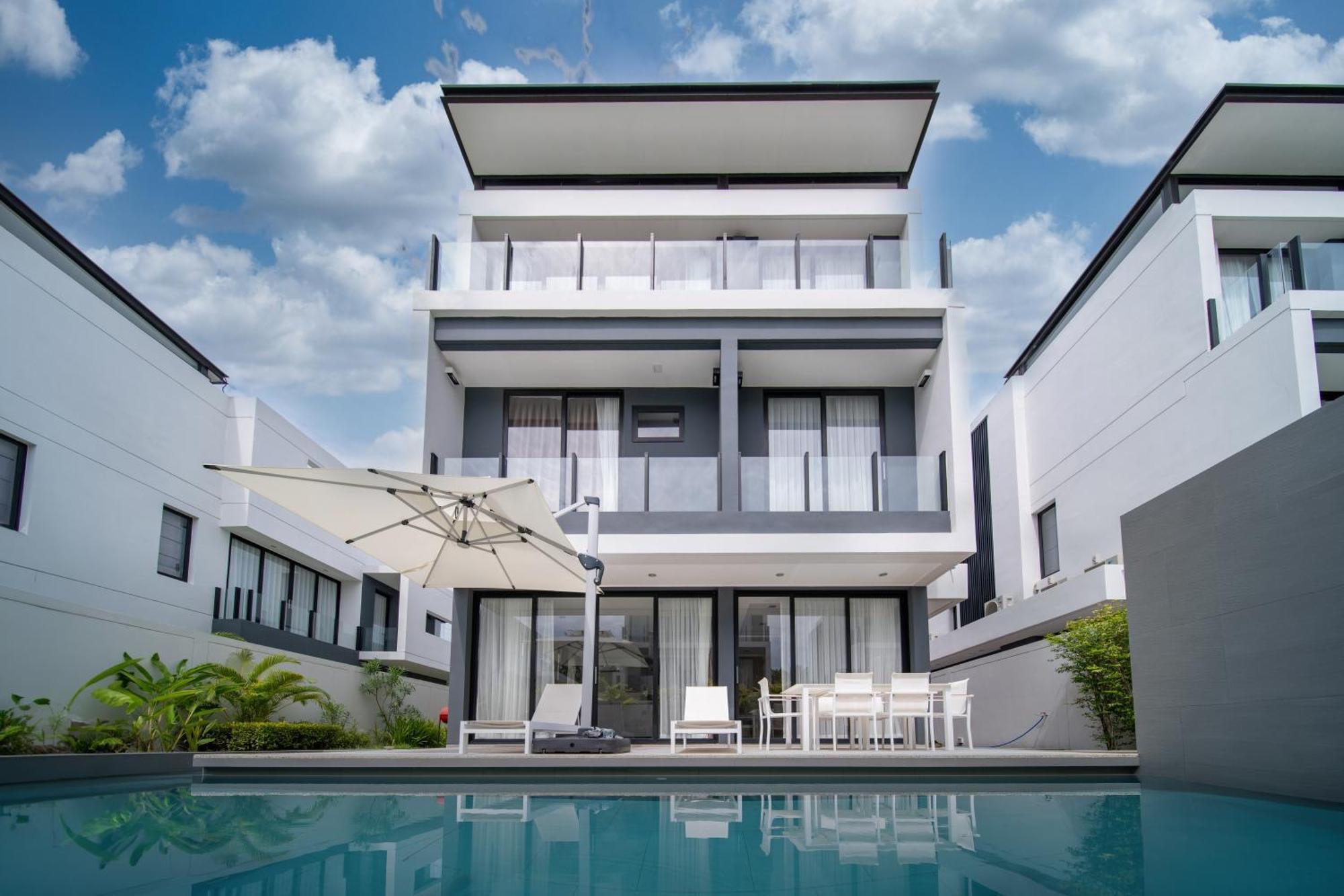 4bdr Pool In Laguna Park 2 *