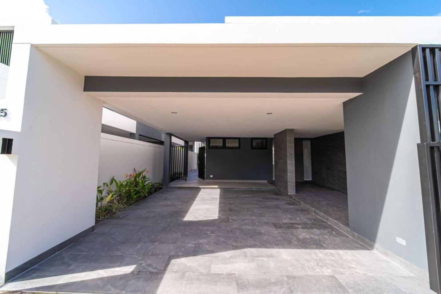 Villa 4bdr Pool In Laguna Park 2