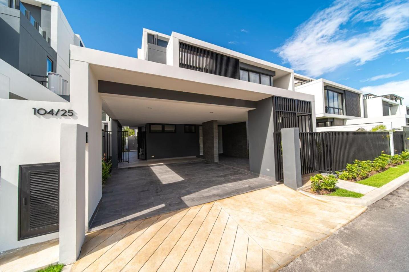 4bdr Pool In Laguna Park 2 *